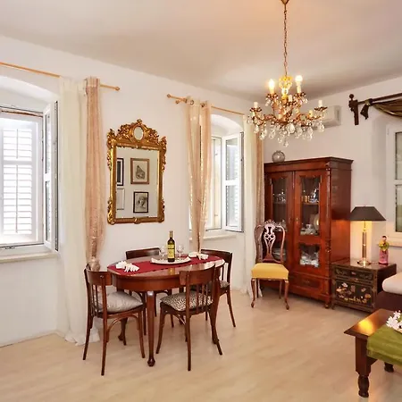 Apartament Pere S Mora *